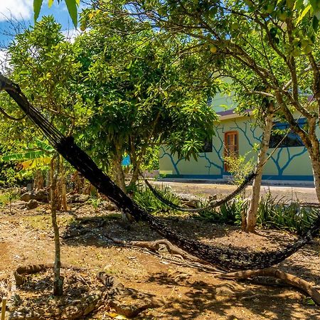 פוארטו בקריסו מורנו Cucuve Eco Hostal מראה חיצוני תמונה