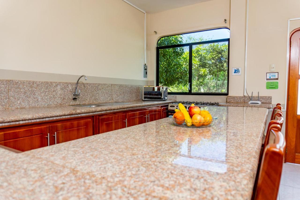 פוארטו בקריסו מורנו Cucuve Eco Hostal מראה חיצוני תמונה