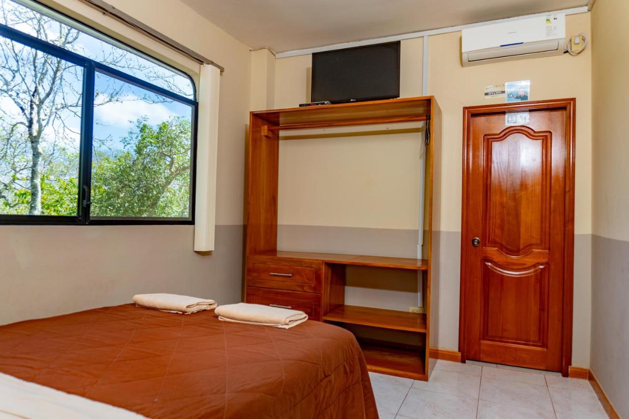 פוארטו בקריסו מורנו Cucuve Eco Hostal מראה חיצוני תמונה