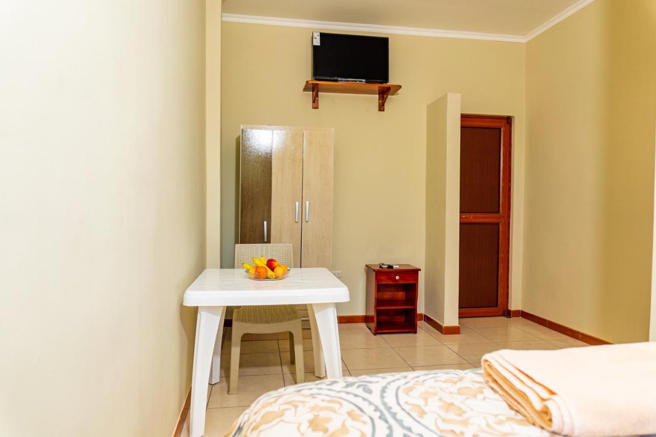 פוארטו בקריסו מורנו Cucuve Eco Hostal מראה חיצוני תמונה