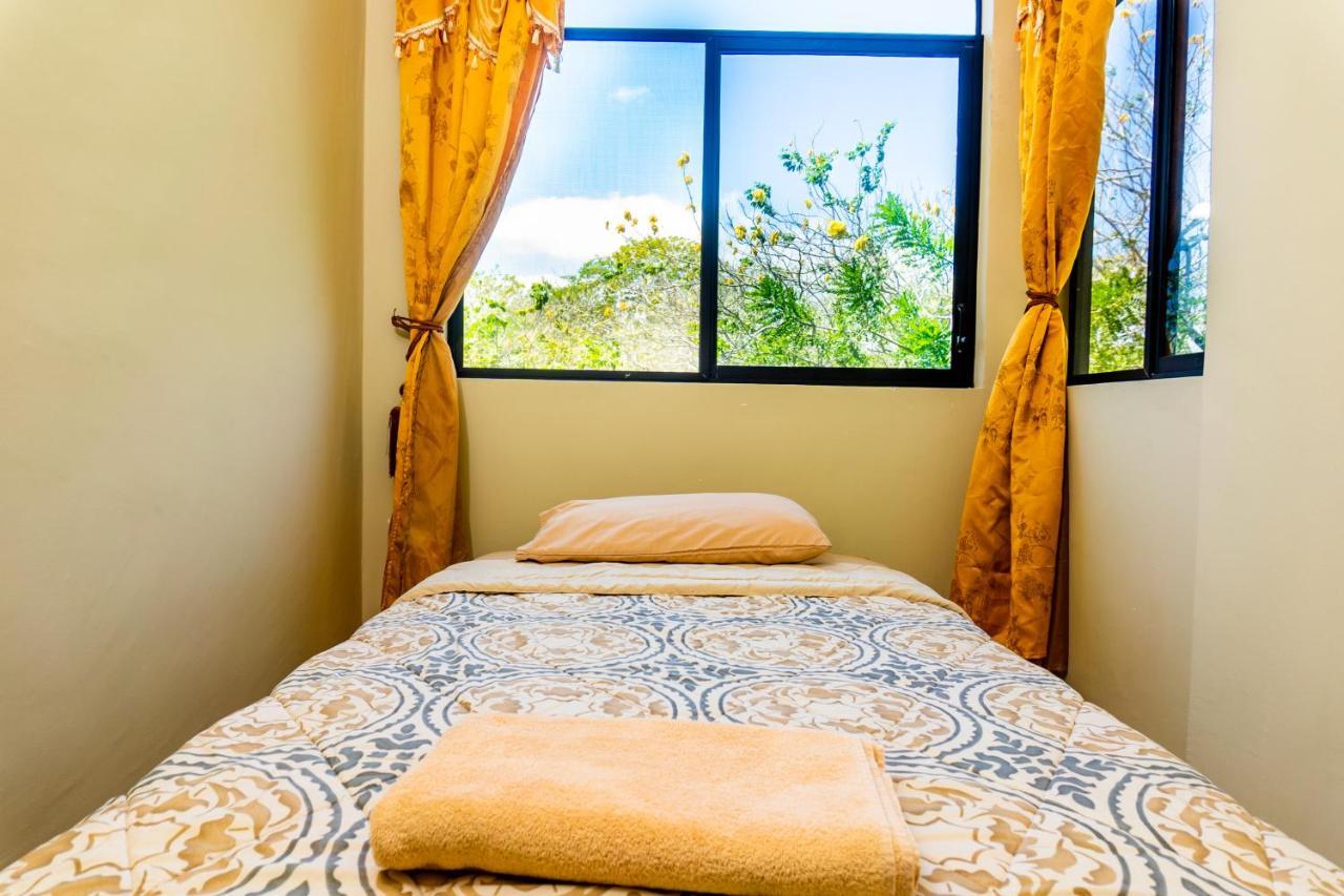 פוארטו בקריסו מורנו Cucuve Eco Hostal מראה חיצוני תמונה