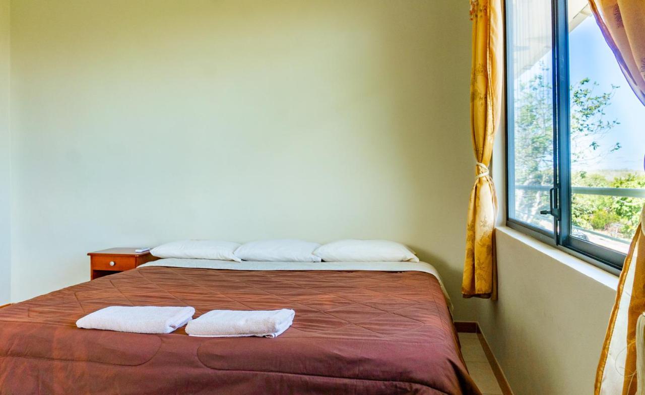 פוארטו בקריסו מורנו Cucuve Eco Hostal מראה חיצוני תמונה