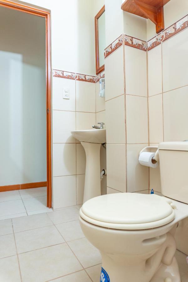 פוארטו בקריסו מורנו Cucuve Eco Hostal מראה חיצוני תמונה