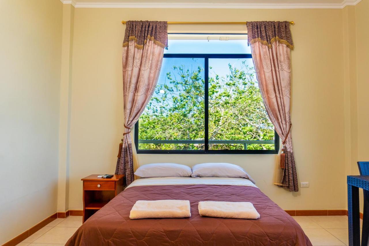 פוארטו בקריסו מורנו Cucuve Eco Hostal מראה חיצוני תמונה