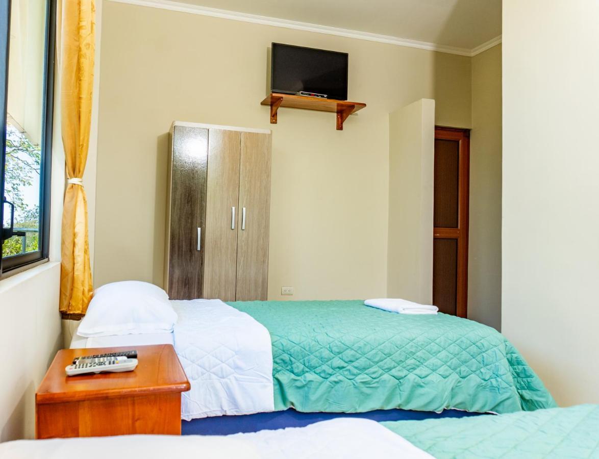 פוארטו בקריסו מורנו Cucuve Eco Hostal מראה חיצוני תמונה