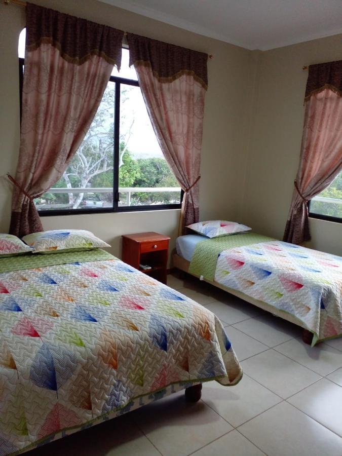 פוארטו בקריסו מורנו Cucuve Eco Hostal מראה חיצוני תמונה