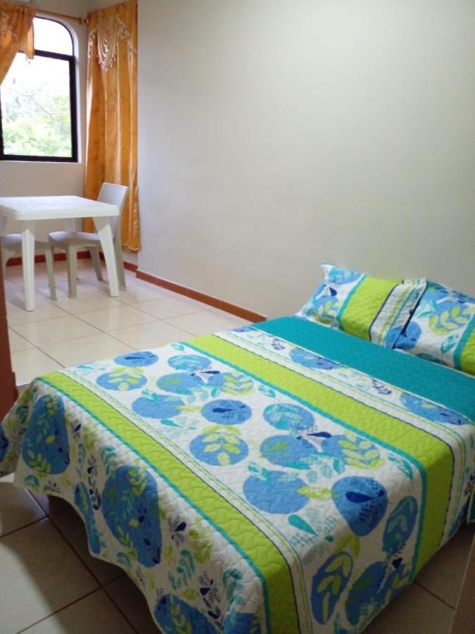פוארטו בקריסו מורנו Cucuve Eco Hostal מראה חיצוני תמונה